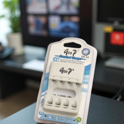 GOOP Standard Charger GD-03 – Бързо зарядно за AA/AAA Ni-MH/Ni-CD батерии, с интелигентна защита